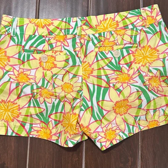 Lilly Pulitzer Callahan High Rise Shorts Womens Size 10 Preppy Daffodil Floral - Picture 2 of 6